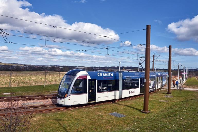 Vanaf luchthaven Edinburgh naar het centrum met de tram, Schotland