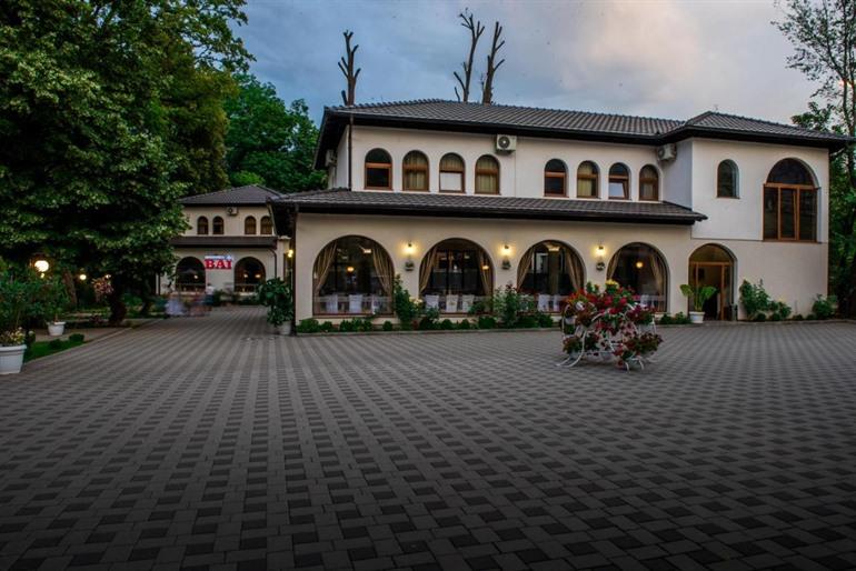 Verblijf boeken bij het charmante Hotel Camp Karagaç vlakbij Pejë