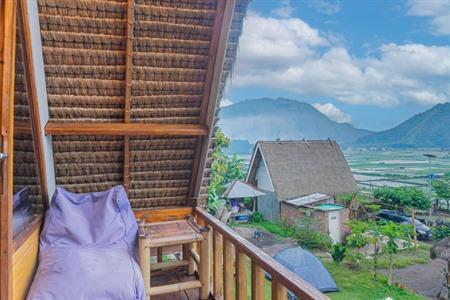 Verblijf in de huisjes van Bale Aur Sembalun met zicht op de Sembalun vallei