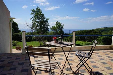 Verblijf in een charmant appartement op Flores en geniet van verschillende activiteiten in de buurt