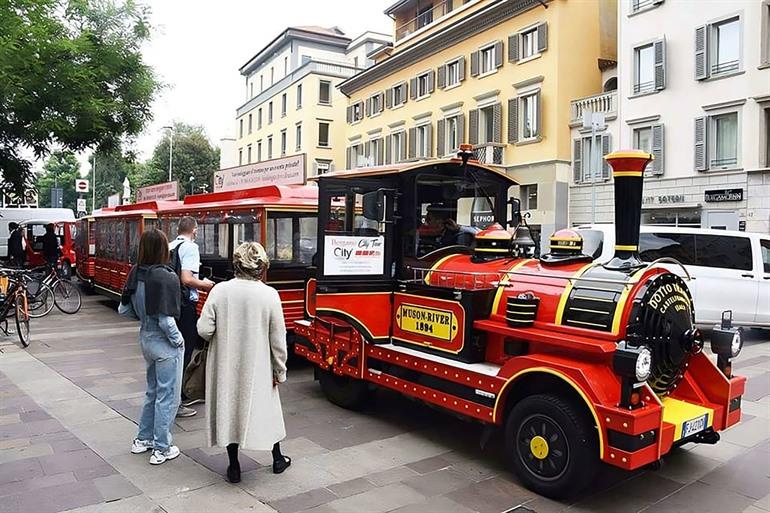 Verken de stad Bergamo met een toeristentreintje of de bus