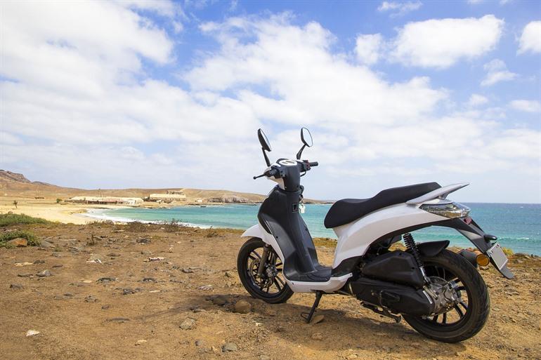 Verken Kaapverdië met de scooter