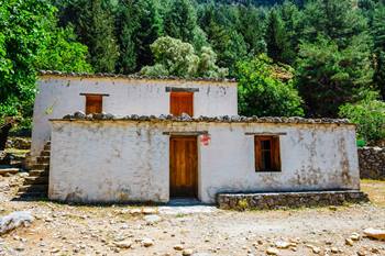 Verlaten gebouwen in Samaria, Kreta