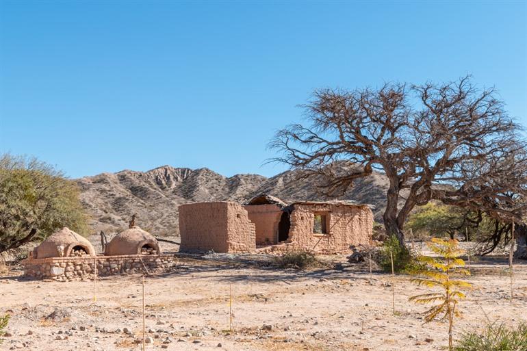 Verlaten huizen rond het dorpje San Carlos