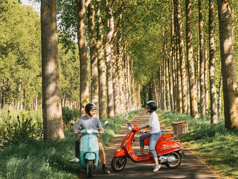 Vespa huren in Brugge
