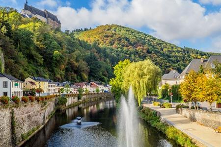 Vianden aan de Our-rivier, Luxemburg
