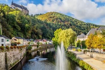 Vianden aan de Our-rivier, Luxemburg