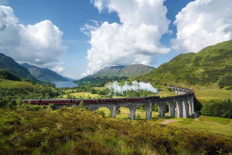 Viewpoint Glenfinnan-viaduct, een historisch spoorwegviaduct, Schotland