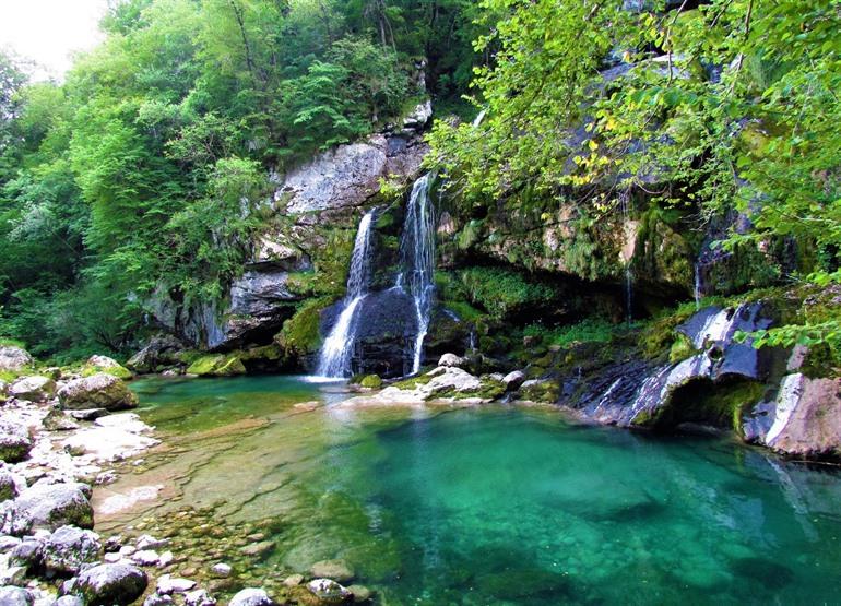 Virje waterval bezoeken in de Soca vallei, Slovenië