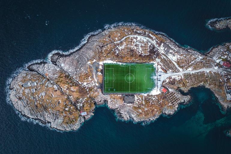 Voetbalveld in de Lofoten