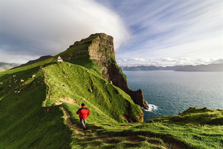 Vuurtoren Kallur op het eiland Kalsoy
