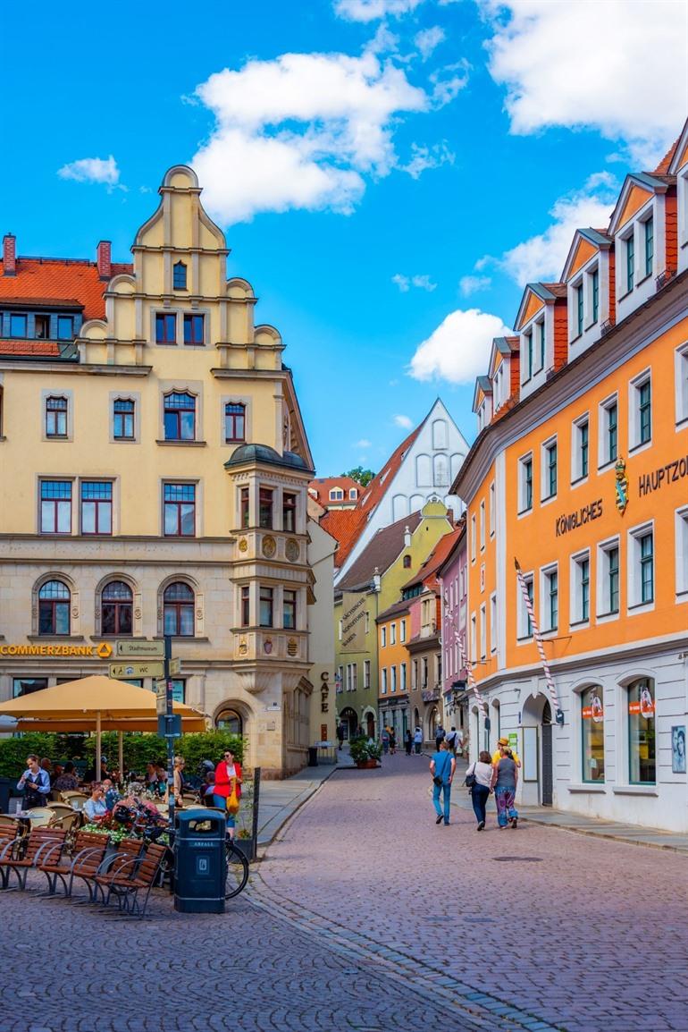 Wandel door de kleurrijke oude binnenstad van Meissen
