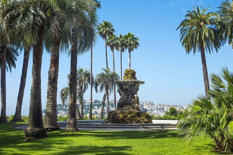 Wandel door de tuin van het Capodimontepark, Napels