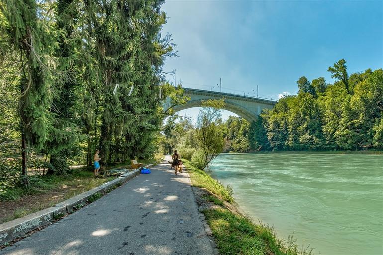Wandel langs de Aare-rivier, Bern