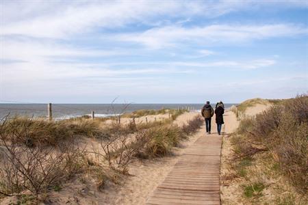 Wandelen door de duinen van Meijendel, aan het strand van de Wassenaarse Slag