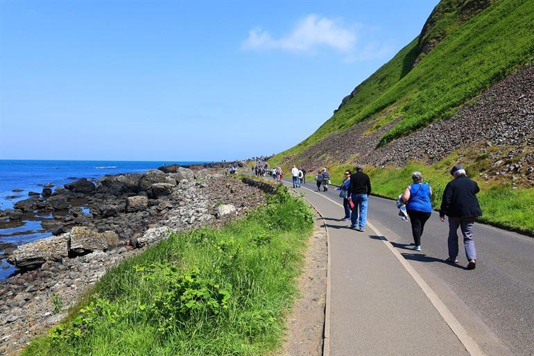 Wandeling langs de Giant's Causeway, Noord-Ierland
