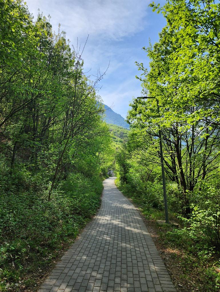 Wandeling langs de Lumbardhi rivier, Peja