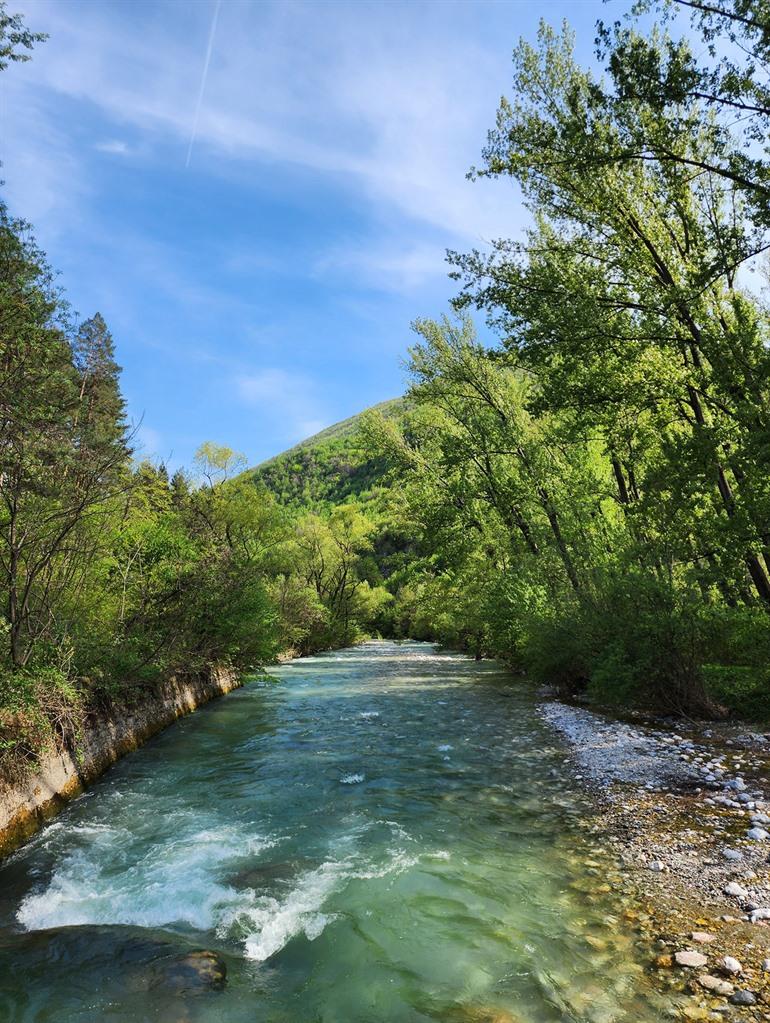 Wandeling langs de Lumbardhi rivier, Peja