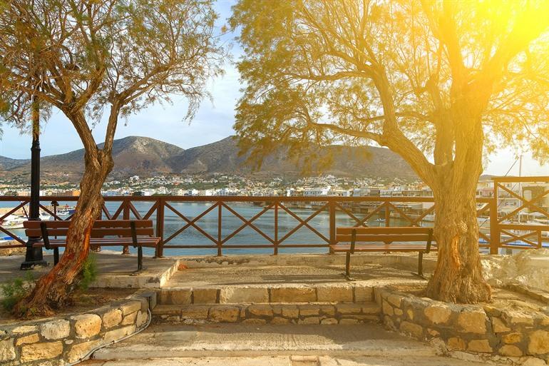 Wandelpromenade van Chersonissos bij zonsondergang, Griekenland