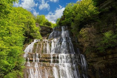 Watervallen van Hérisson bezoeken, Jura