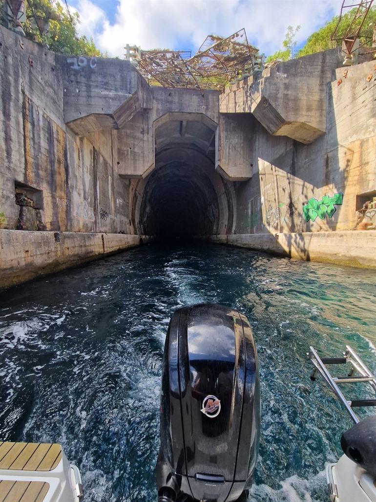 WOII onderzeeër tunnels Kotor
