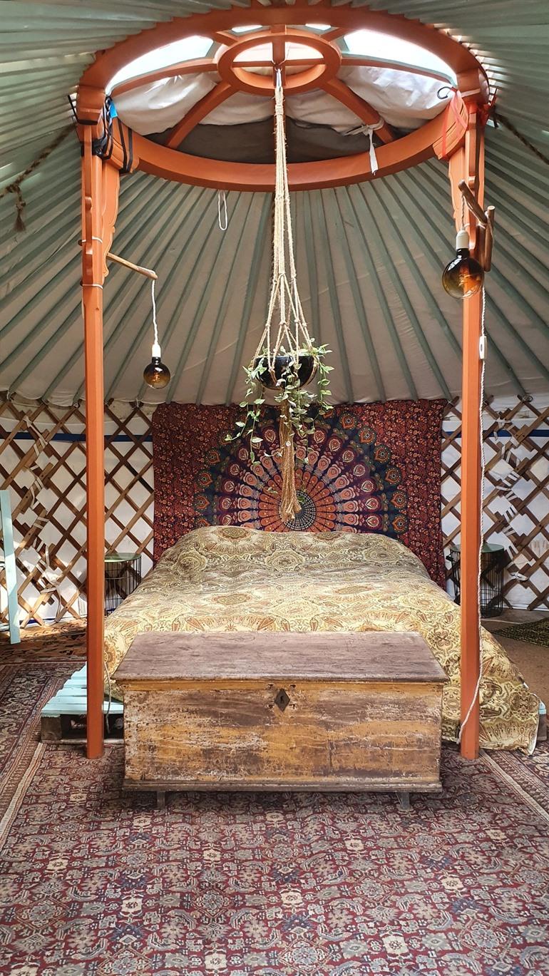 Yurt aan de rivier de Amblève in Nonceveux boeken