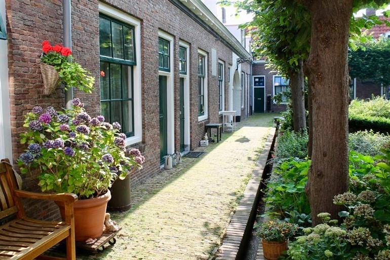 Zeemanserve of Cornelia Quak’s Hofje in Vlissingen