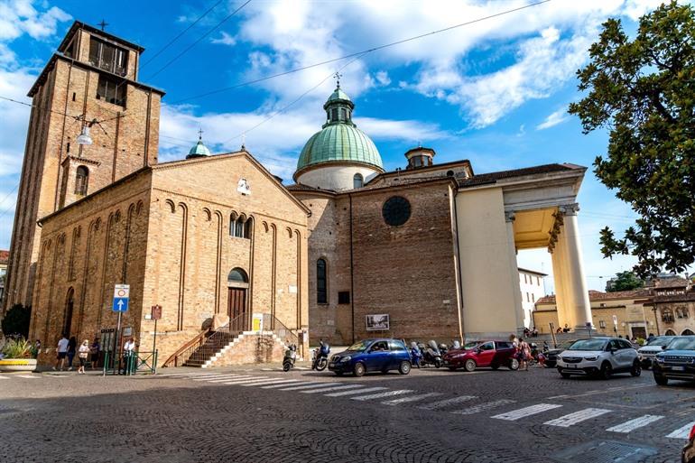 Zicht op de Duomo di Treviso in Treviso