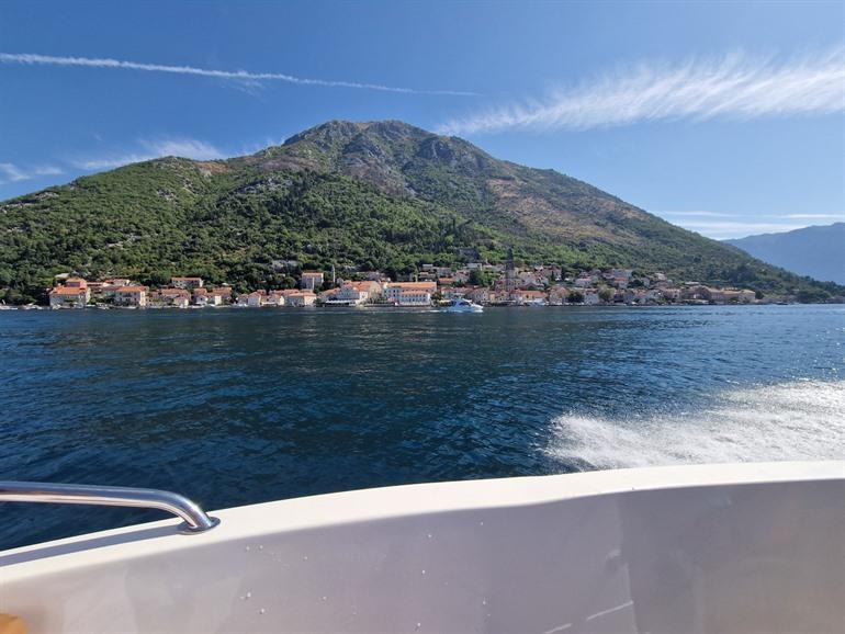 Zicht op Perast