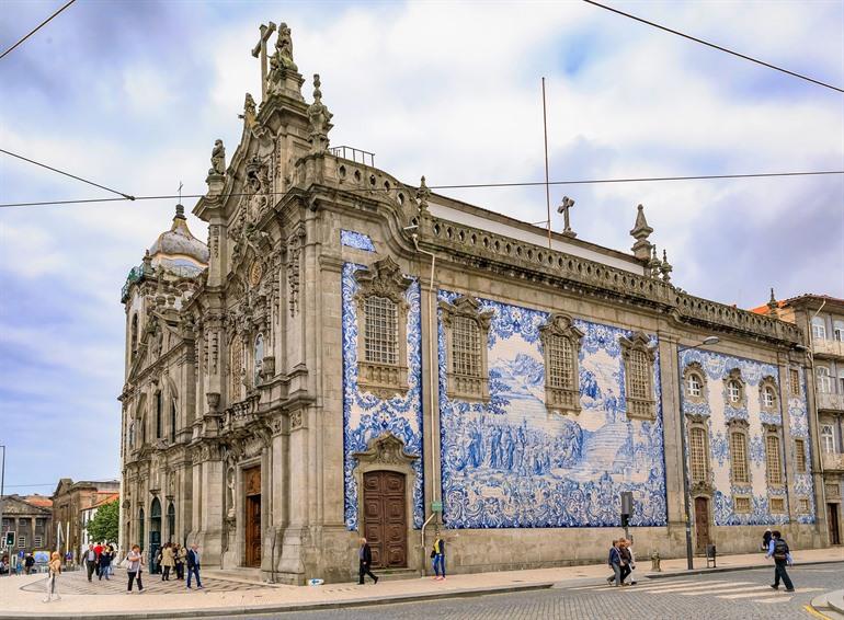 Zijgevel van Igreja do Carmo en Igreja do Carmelitas Porto