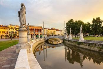 Zonsondergang bij het Prato della Valle, Padua