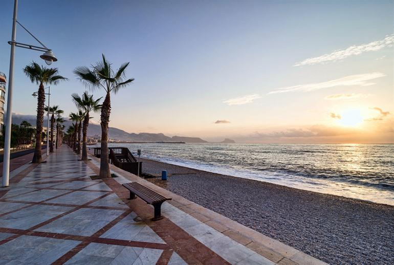 Zonsondergang vanaf de boulevard in Altea