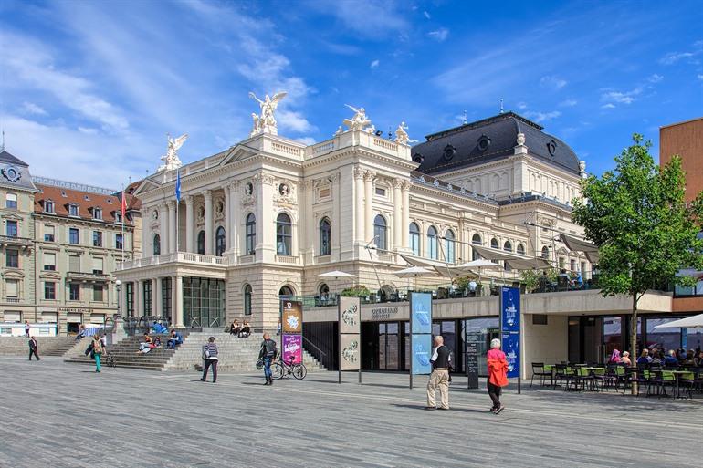 Zürich Opera House op Sechseläutenplatz