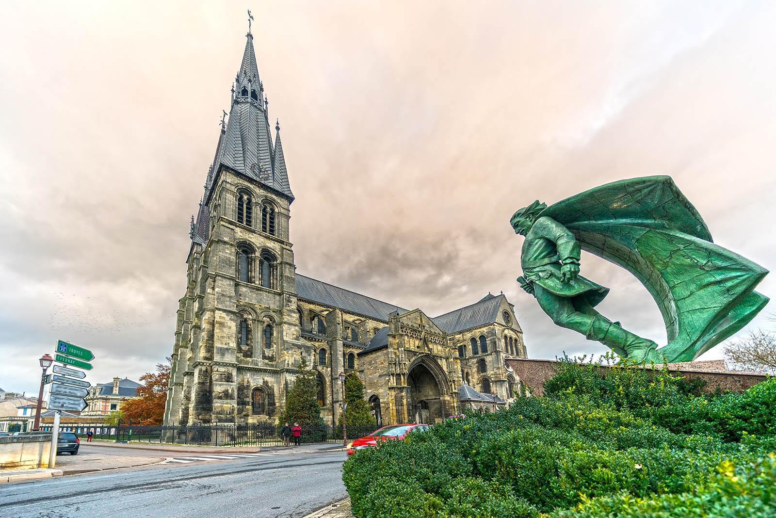 Wandelen in ChâlonsenChampagne langs bezienswaardigheden
