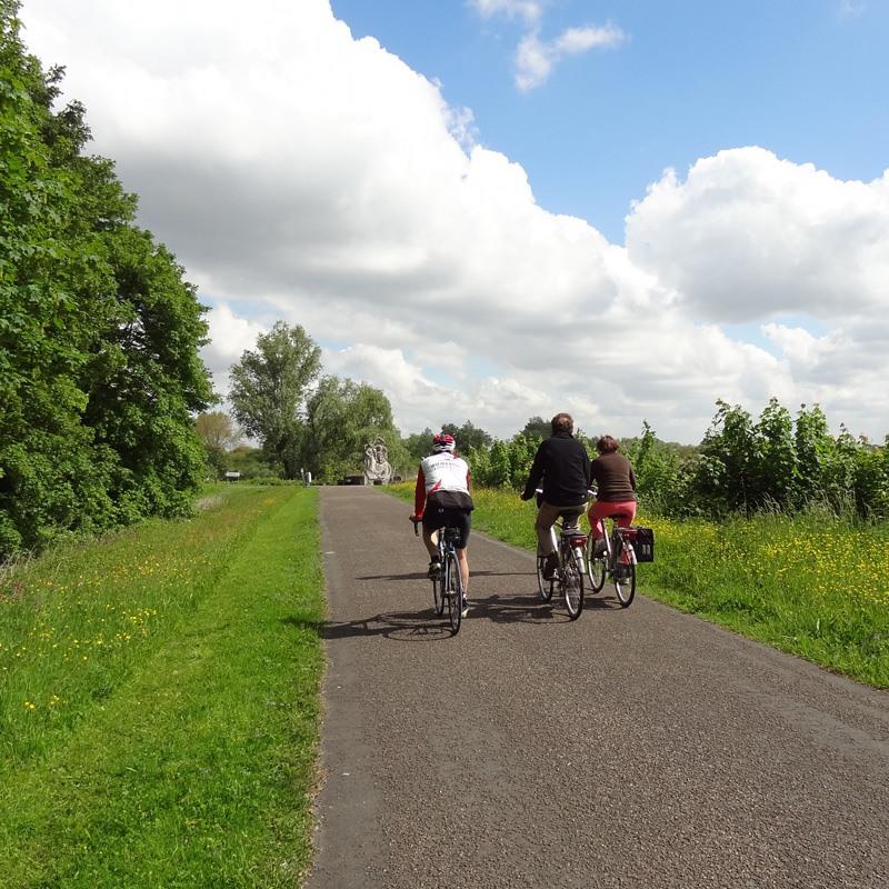Hiel tafel Betuttelen Gratis fietsgids Oost-Vlaanderen 2023 downloaden (19 fietsroutes)