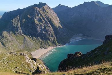 Kvalvika en Ryten wandeling op Flakstadøya (Lofoten)