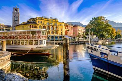 Wandeling rond Riva del Garda: van de pittoreske haven naar Batteria di Mezzo