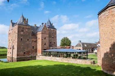 Wandelroute door vestingstad Woudrichem met bezoek aan Slot Loevestein